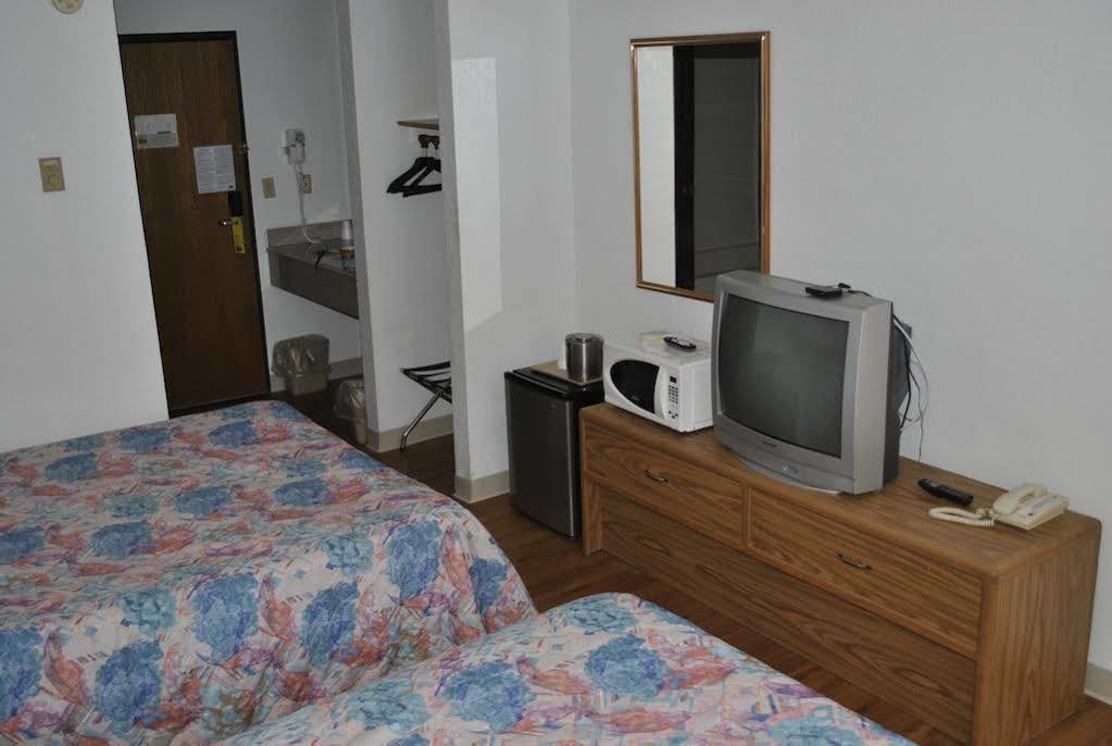 Waconia Inn And Suites Экстерьер фото