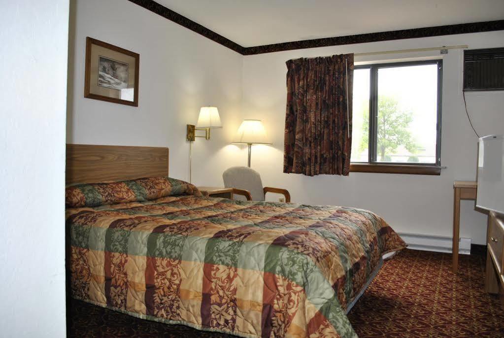 Waconia Inn And Suites Экстерьер фото