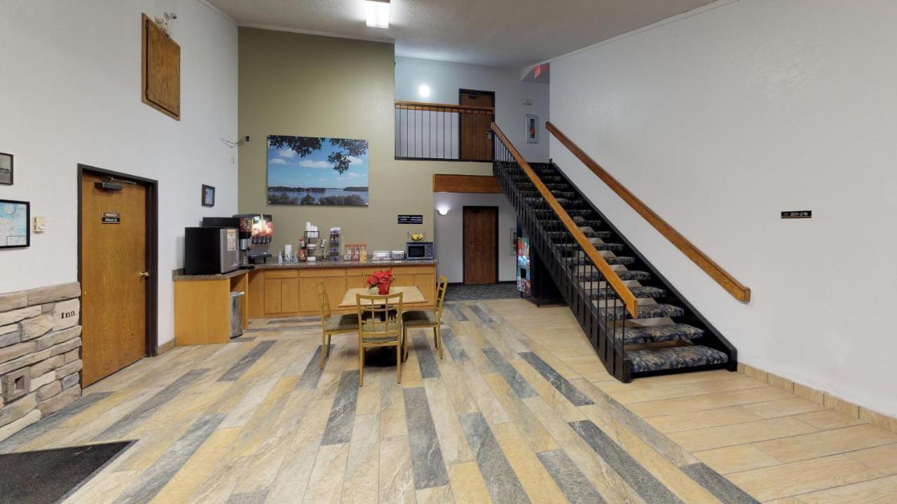 Waconia Inn And Suites Экстерьер фото