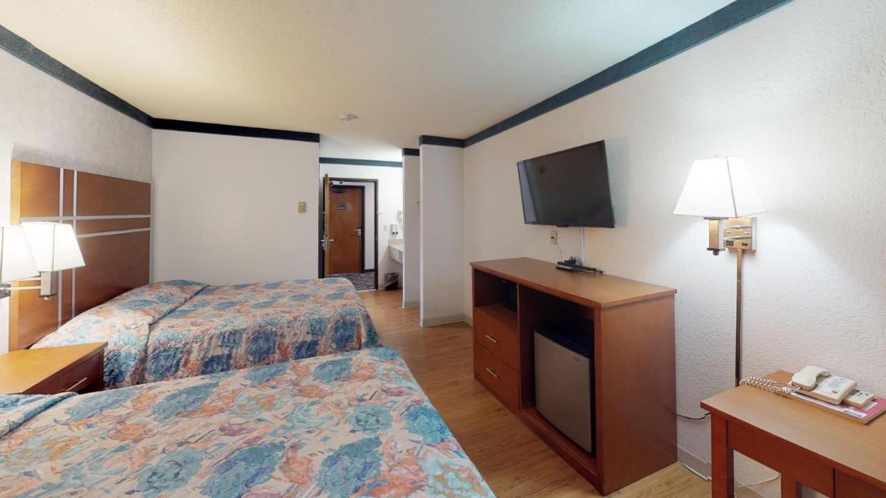 Waconia Inn And Suites Экстерьер фото