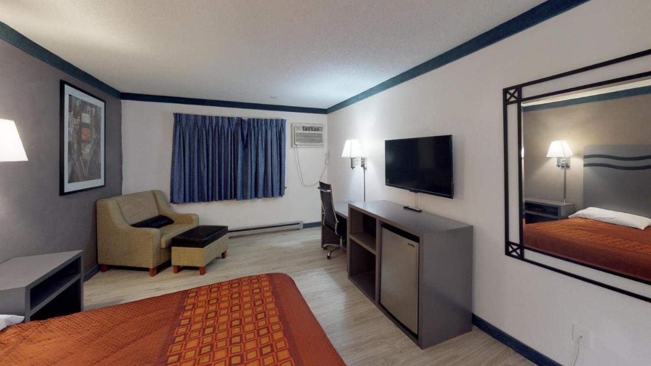 Waconia Inn And Suites Экстерьер фото