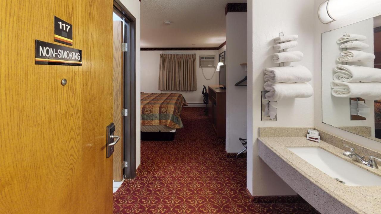 Waconia Inn And Suites Экстерьер фото